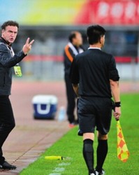 1xbet体育- 恩波利与裁判组爆发冲突，主席公开致歉平息风波  