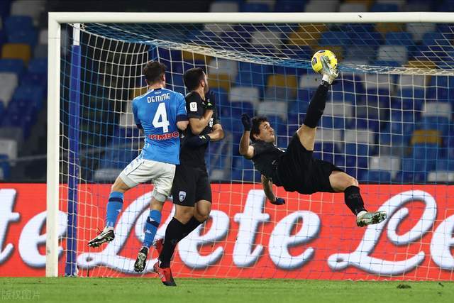  马赛定位球配合炉火纯青，角球战术连番得手拿下昂热