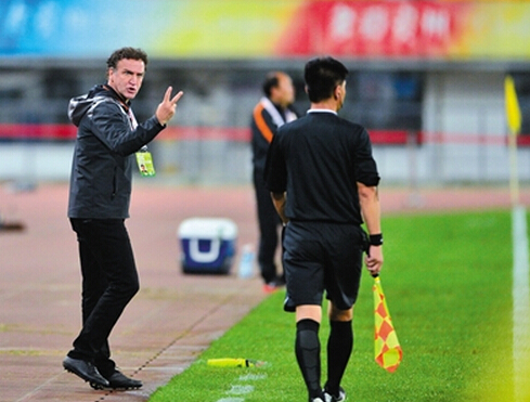  恩波利与裁判组爆发冲突，主席公开致歉平息风波  